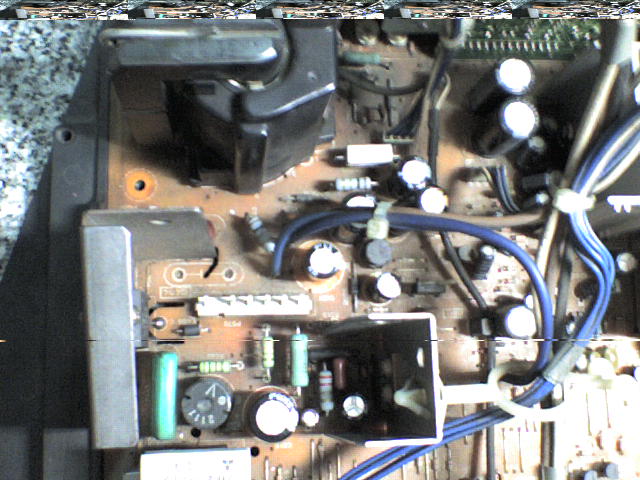 foto1- cambie los 3 capc. IC vertical que se ven + los 5 alrededor del flyback.JPG