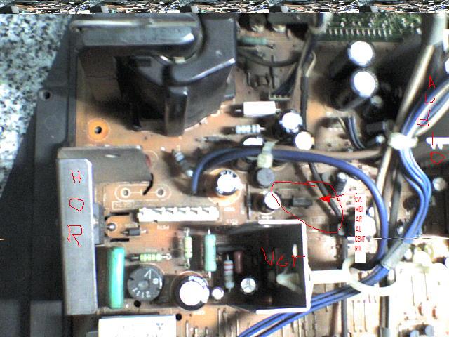 foto1- cambie los 3 capc. IC vertical que se ven + los 5 alrededor del flyback.JPG